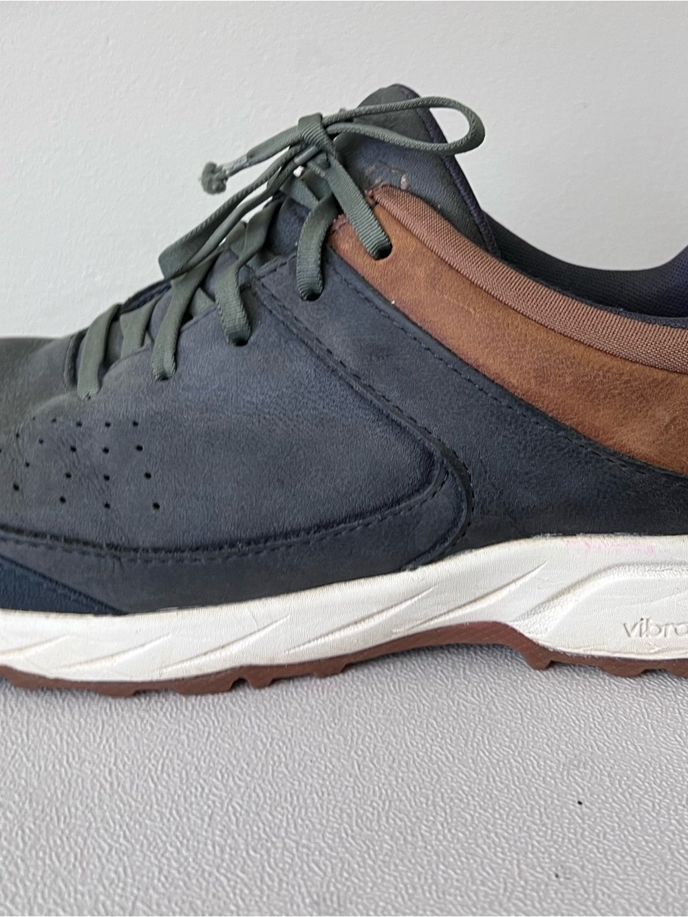 L.L. Bean Men's Size 11 Suede Lace-Up Sneaker in Charcoal and Brown